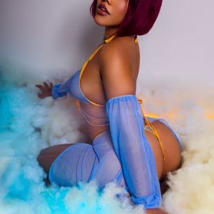 Model - Kourney Babe kinky