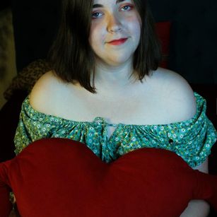 Model - Estelle_Hicks curvy