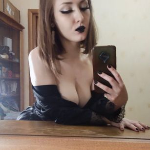 Model - Alice shaved