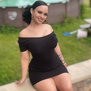 Model - Chanel Amor thickthighs