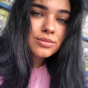 Model - Julie_Hill new