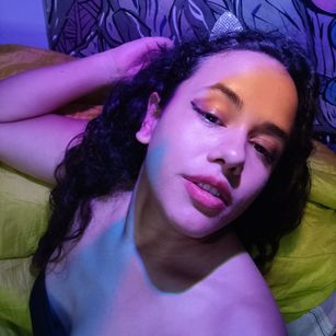 Model - Venus Scott deepthroat