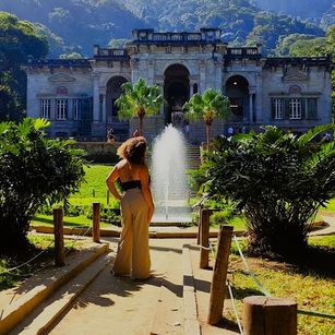 Model - Mistress Newton curvy