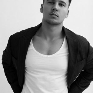 Model - LeoLanister bigballs