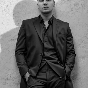 Model - LeoLanister bisexual