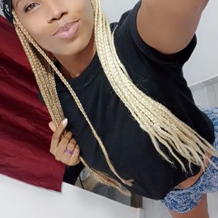 Model - Alondra Garzon feet