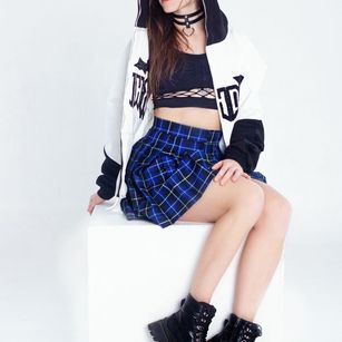 Model - Francesca_Collins brunette