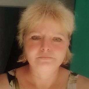 Model - LindaSky398 friendly