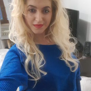 Model - ElizabethRaegan Hot