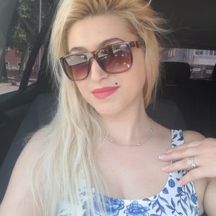 Model - ElizabethRaegan young