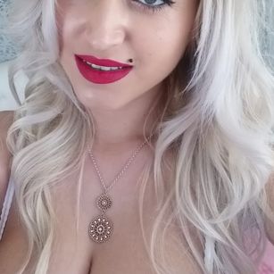 Model - ElizabethRaegan Blonde