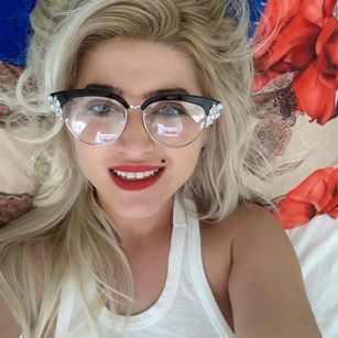 Model - ElizabethRaegan Online