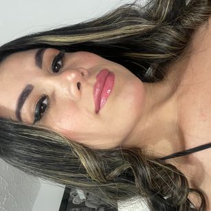 Model - Adri baute cum