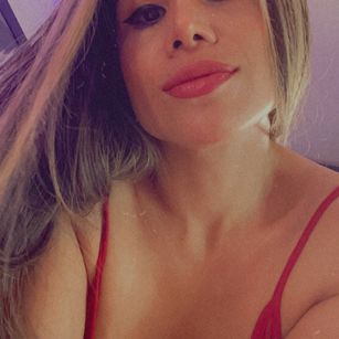 Model - Adri baute dildo