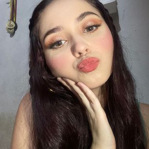 Model - Hana Bella girl