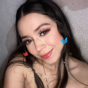 Model - Hana Bella latina