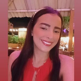 Model - SKARLETH ORTIZ curious