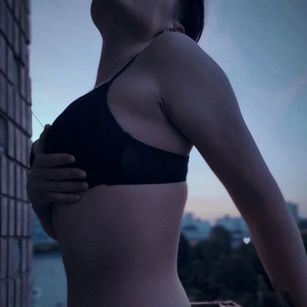 Model - Alicia Unholy smoking