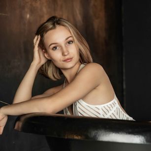 Model - BritnieLove sexy