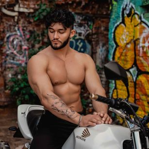 Model - Merlin cumshow