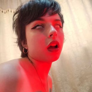 Model - Elizabeth Taylor dick