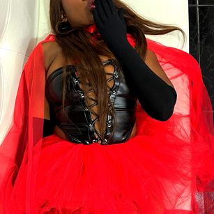 Model - Christin Brown twerk