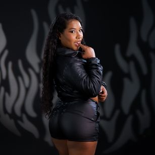 Model - Izzyy  Beelmonth fetish