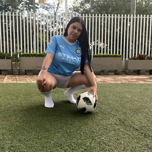 Model - dreabusty hugueboobs