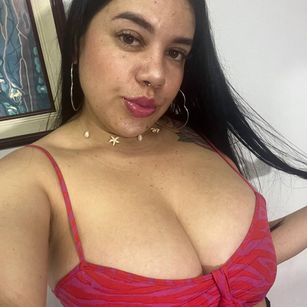 Model - dreabusty latin
