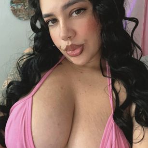 Model - dreabusty latin