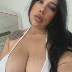 Model - dreabusty huge