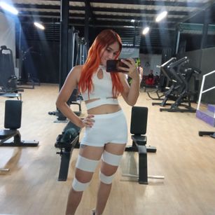 Model - Hailiespleasure white