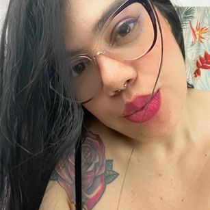 Model - dreabusty hugepussy