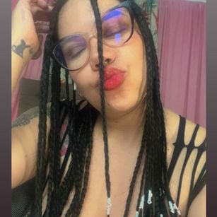 Model - dreabusty latin