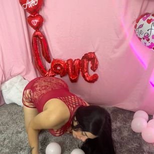 Model - dreabusty latin