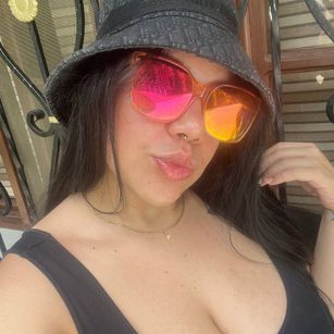 Model - dreabusty hugepussy