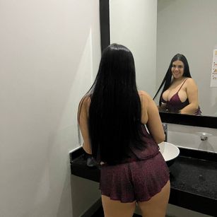 Model - dreabusty hugepussy