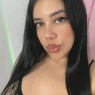 Model - dreabusty latin