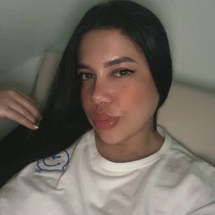 Model - dreabusty hugueboobs