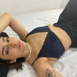 Model - LittleMadie masturbacion