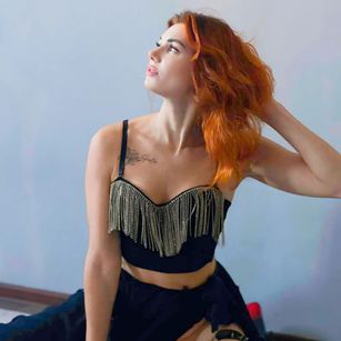 Model - RebeccaGloss dance