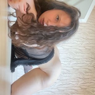 Model - AishaRouhi bigass