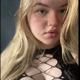 Model - Fieriya_strip kinky