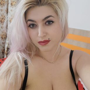 Model - ElizabethRaegan Webcam