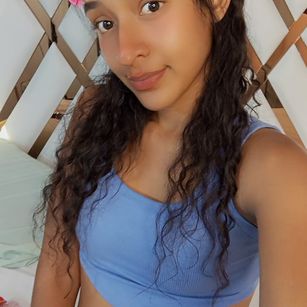 Model - Amber squirt