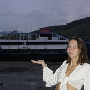 Model - Lina Siren pantyhose