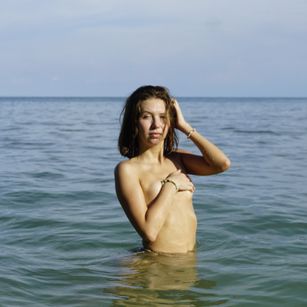 Model - Lina Siren pantyhose