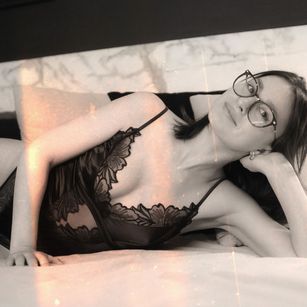 Model - Ella glasses