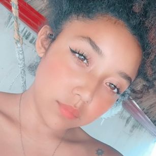 Model - paola torrez joven