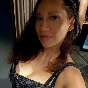 Model - MISSEMANUELL legs